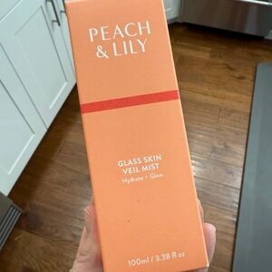 Peach & Lily Glass Skin Veil Mist